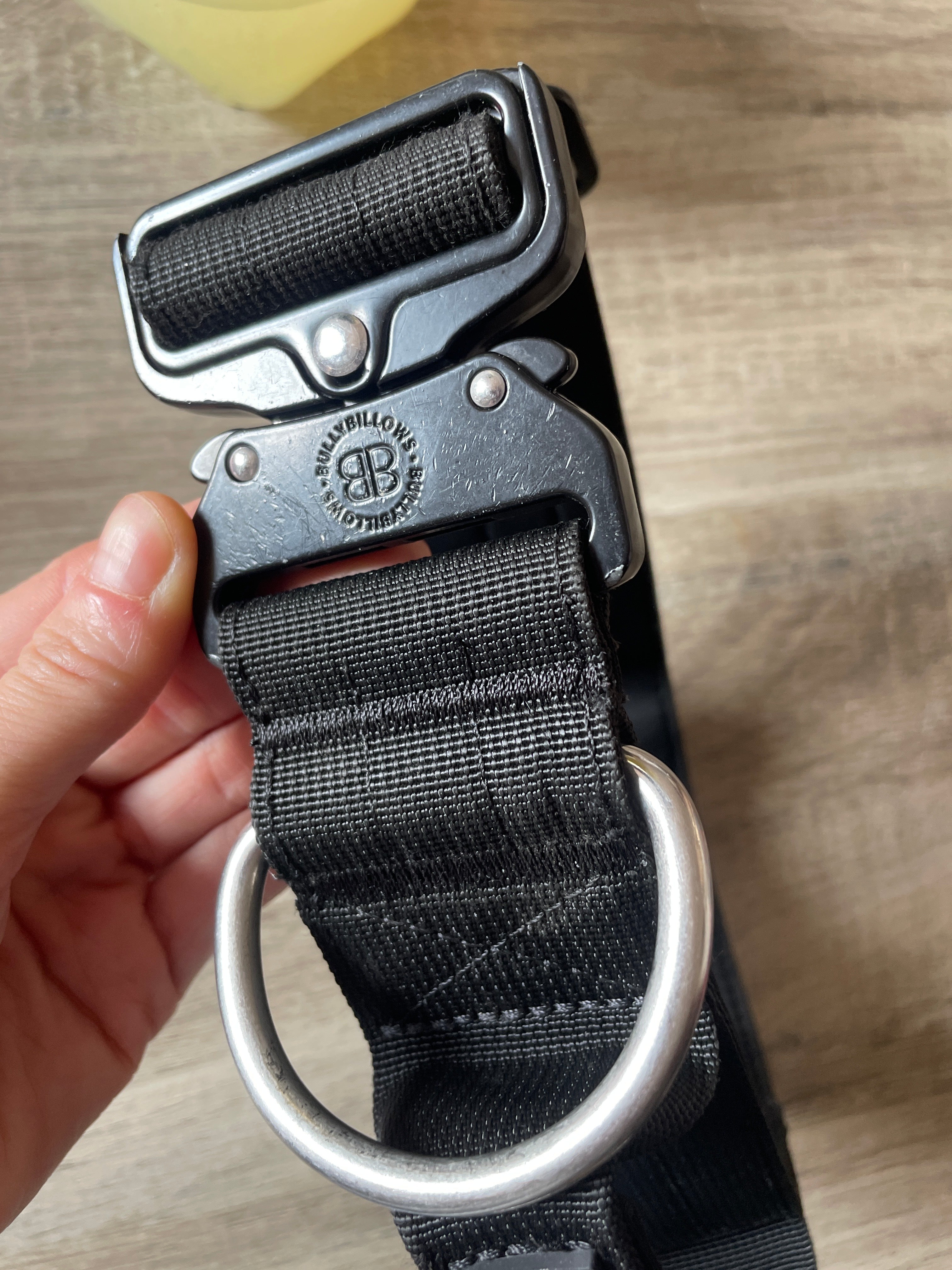 Collier bully billows